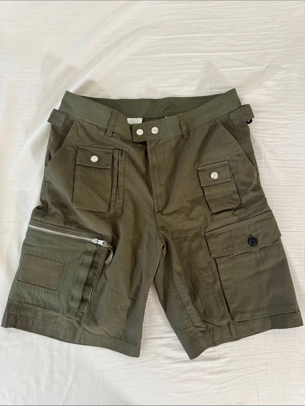 DIesel Men's Olive Cargo Shorts with Multi-Pocket Utility Design